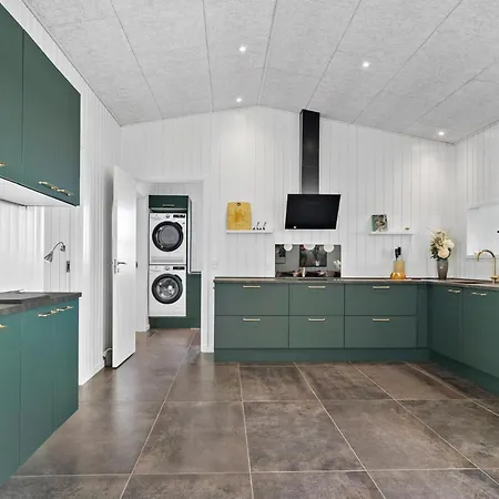 5 Bedroom Beautiful In Semesterbostad