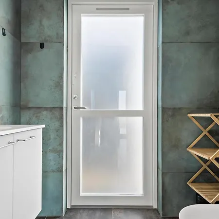 5 Bedroom Beautiful In Hébergement de vacances *