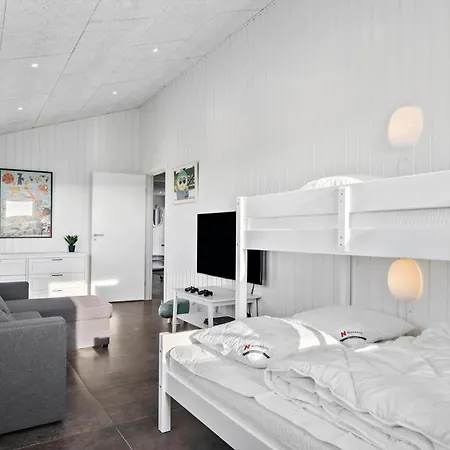 5 Bedroom Beautiful In Дом отдыха Хадерслев