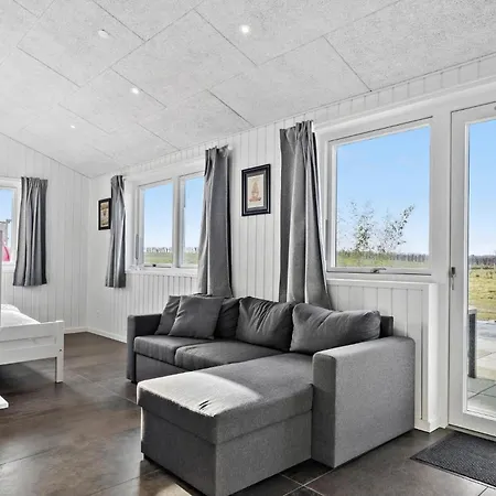 5 Bedroom Beautiful In Holiday home *