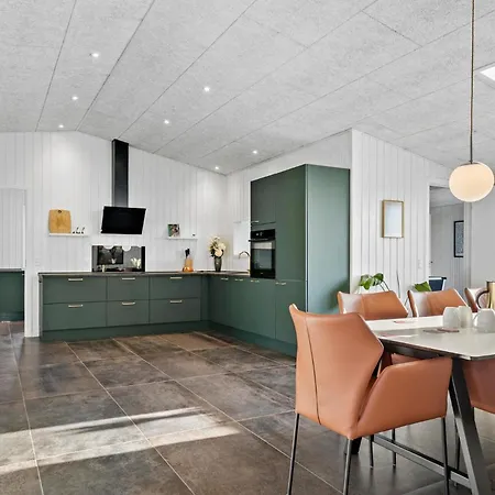 5 Bedroom Beautiful In