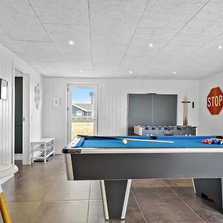 Hébergement de vacances 5 Bedroom Beautiful In *