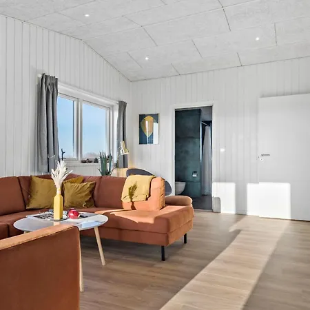 5 Bedroom Beautiful In *