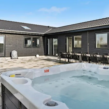 Holiday home 5 Bedroom Beautiful In Haderslev